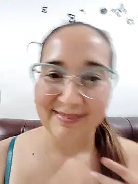 Snapshot of LaLey2702 chatting on 11/28/25, 02:14 LaLey2702 online show from 11/28/25, 02:14