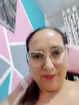 Snapshot of LaLey2702 chatting on 11/30/25, 02:48 LaLey2702 online show from 11/30/25, 02:48