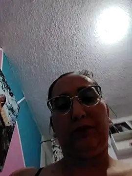 Snapshot of LaLey2702 chatting on 12/02/25, 01:33 LaLey2702 online show from 12/02/25, 01:33