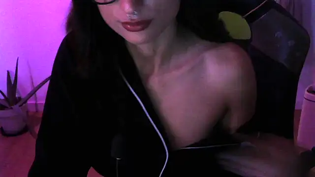 Snapshot of LucyGrayX chatting on 11/10/25, 07:02 LucyGrayX online show from 11/10/25, 07:02