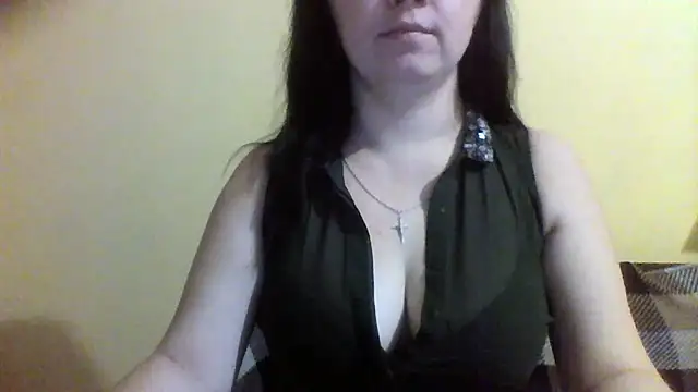 Snapshot of Vitalina282128 chatting on 12/04/25, 12:53 Vitalina282128 online show from 12/04/25, 12:53