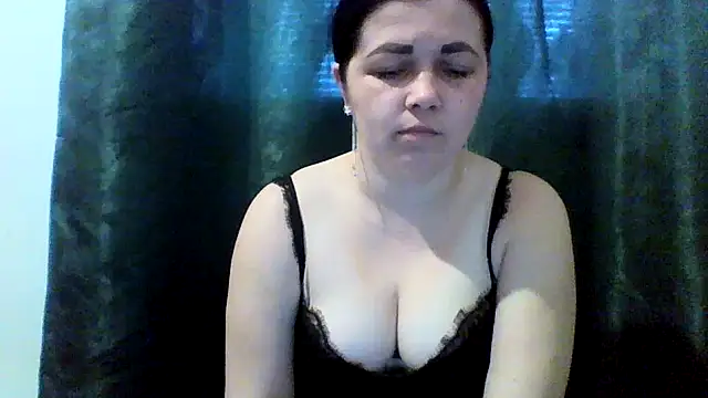 Snapshot of Vitalina282128 chatting on 04/25/26, 01:41 Vitalina282128 online show from 04/25/26, 01:41