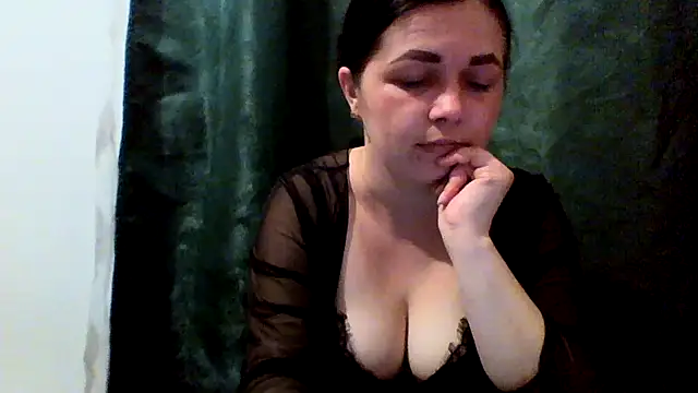 Snapshot of Vitalina282128 chatting on 05/27/26, 06:05 Vitalina282128 online show from 05/27/26, 06:05