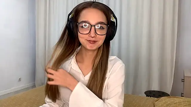 Snapshot of HoaPatton chatting on 11/11/25, 10:04 HoaPatton online show from 11/11/25, 10:04