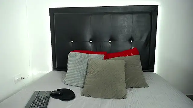 perla stone 20 online show from 11/19/25, 07:47