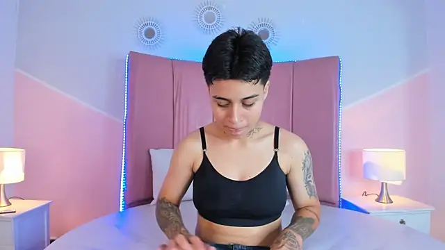 Snapshot of noah_wells chatting on 11/12/25, 07:57 noah wells online show from 11/12/25, 07:57