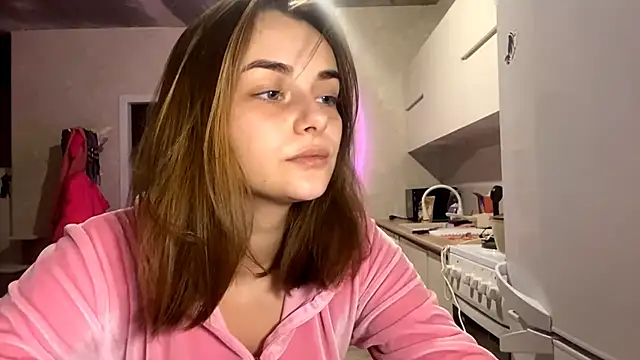 GeralynChiszar online show from 12/03/25, 01:13