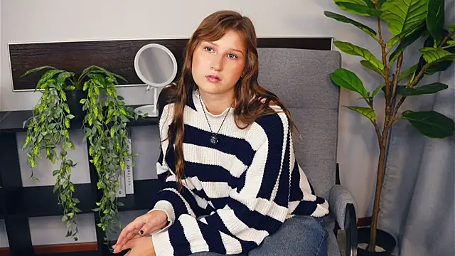 Snapshot of YeeVella chatting on 11/11/25, 06:13 YeeVella online show from 11/11/25, 06:13