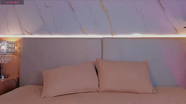 april grey11 online show from 11/25/25, 08:20