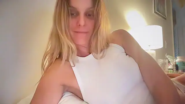 Snapshot of prettylittlekittycat chatting on 06/18/26, 07:19 prettylittlekittycat online show from 06/18/26, 07:19