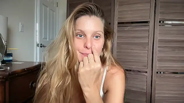 Snapshot of prettylittlekittycat chatting on 06/25/26, 10:47 prettylittlekittycat online show from 06/25/26, 10:47