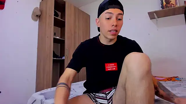 Snapshot of logan_crave chatting on 11/13/25, 03:49 logan crave online show from 11/13/25, 03:49