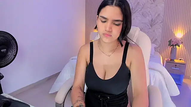 Kim stonee online show from 11/19/25, 08:42