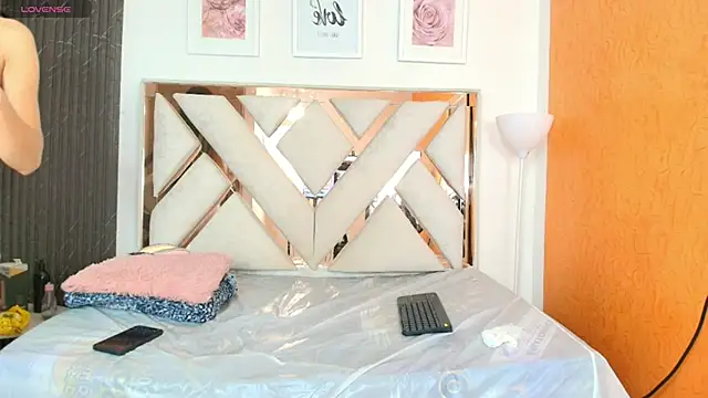 Antonella And Thiago online show from 12/20/25, 12:34