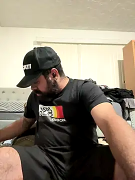 Snapshot of benajalamela90 chatting on 11/11/25, 02:00 benajalamela90 online show from 11/11/25, 02:00