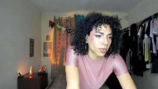 Snapshot of Angel_White25 chatting on 06/18/26, 02:45 Angel White25 online show from 06/18/26, 02:45