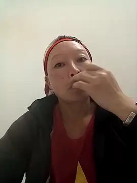 girl-hot2x online show from 11/17/25, 01:50