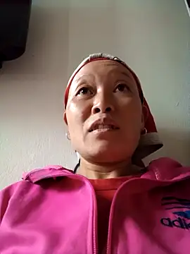 girl-hot2x online show from 11/22/25, 08:57