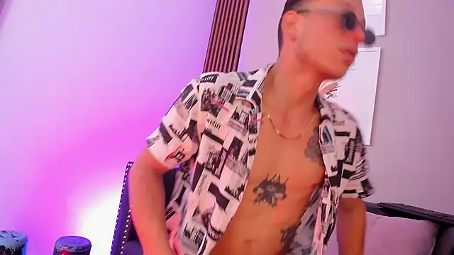 Snapshot of fuller444 chatting on 11/11/25, 05:40 fuller444 online show from 11/11/25, 05:40