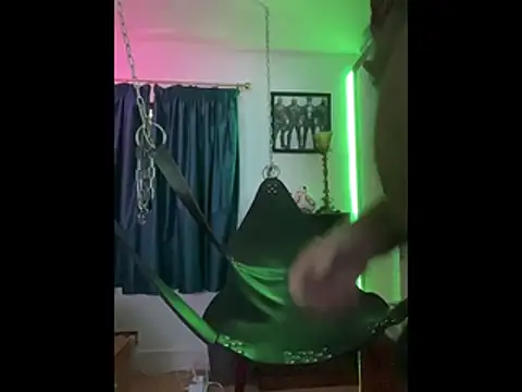 Snapshot of LeatherSdaddy chatting on 11/21/25, 01:21 LeatherSdaddy online show from 11/21/25, 01:21