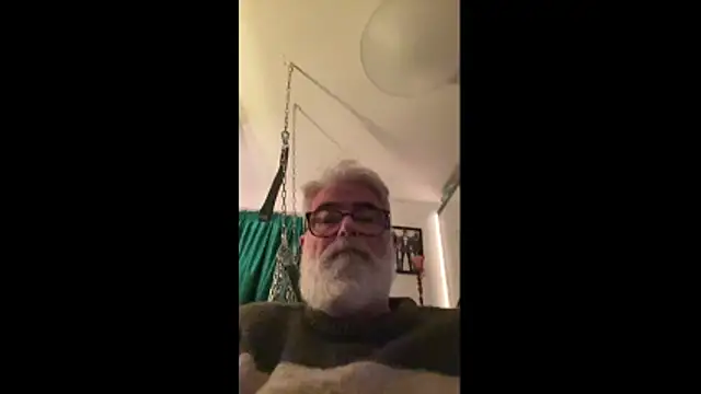 Snapshot of LeatherSdaddy chatting on 11/25/25, 04:29 LeatherSdaddy online show from 11/25/25, 04:29