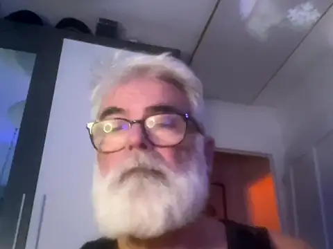 Snapshot of LeatherSdaddy chatting on 11/28/25, 04:53 LeatherSdaddy online show from 11/28/25, 04:53