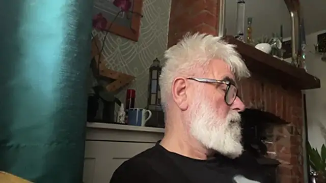 Snapshot of LeatherSdaddy chatting on 11/29/25, 10:07 LeatherSdaddy online show from 11/29/25, 10:07