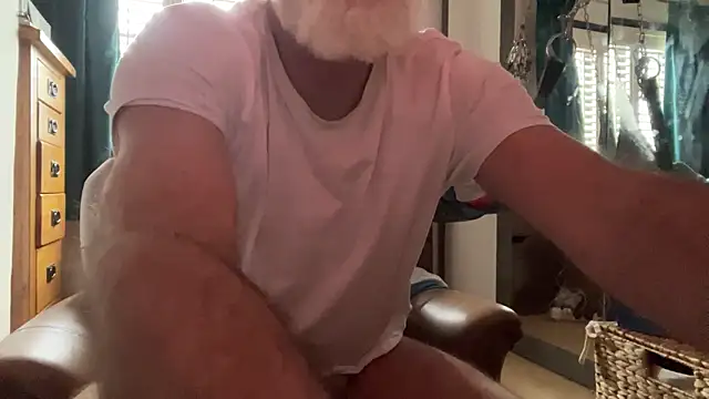 Snapshot of LeatherSdaddy chatting on 04/01/26, 02:14 LeatherSdaddy online show from 04/01/26, 02:14