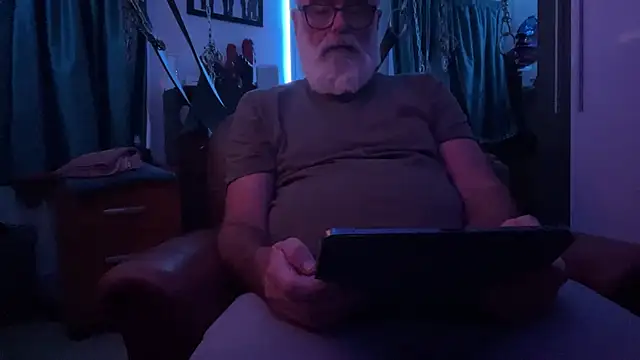 Snapshot of LeatherSdaddy chatting on 04/04/26, 11:46 LeatherSdaddy online show from 04/04/26, 11:46