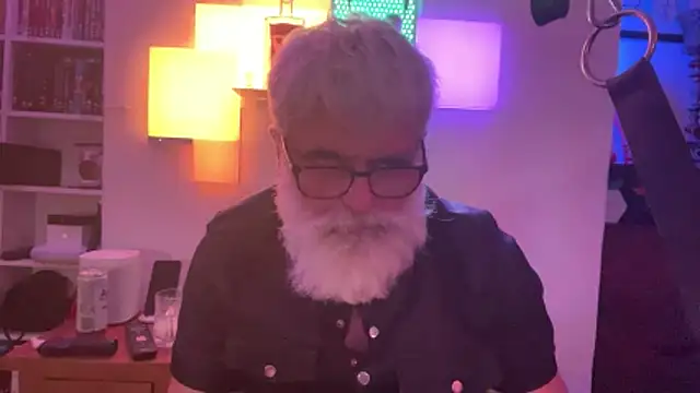LeatherSdaddy online show from 04/18/26, 02:04