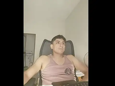 Snapshot of romdem chatting on 11/12/25, 06:25 romdem online show from 11/12/25, 06:25