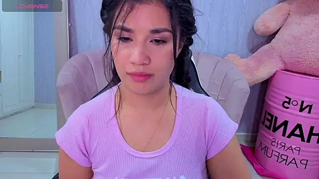 Snapshot of Violetta_jhonson_a chatting on 02/10/26, 03:43 Violetta jhonson a online show from 02/10/26, 03:43