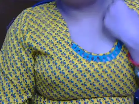 Snapshot of meera_hotty chatting on 11/11/25, 10:04 meera hotty online show from 11/11/25, 10:04