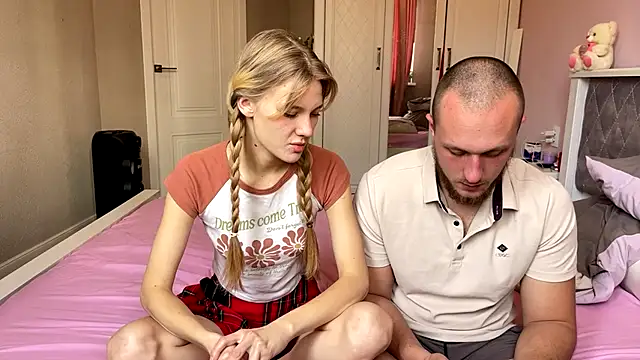 Daisy Couple online show from 12/14/25, 09:14