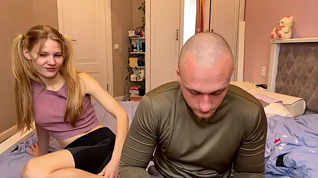 Daisy Couple online show from 12/18/25, 07:14