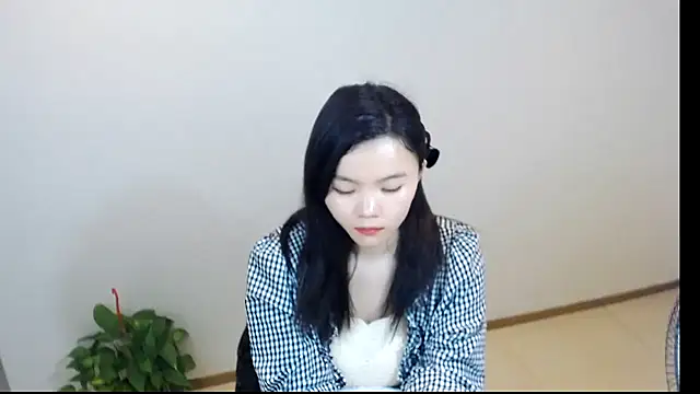 Snapshot of Shaurk chatting on 02/10/26, 06:06 Shaurk online show from 02/10/26, 06:06