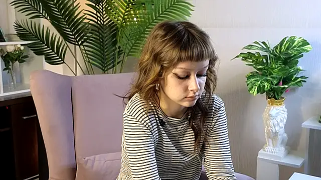 Snapshot of CarenChappan chatting on 11/13/25, 04:17 CarenChappan online show from 11/13/25, 04:17