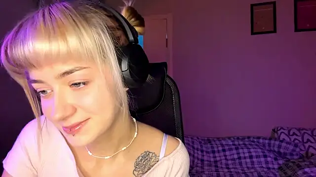 EmilySkyline online show from 11/19/25, 05:07