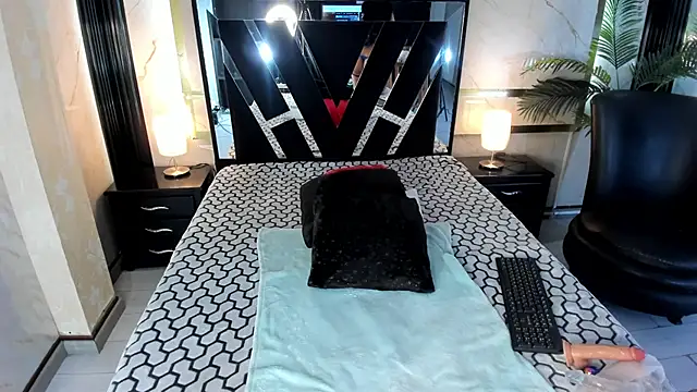 Snapshot of Lucy_Vegas chatting on 12/03/25, 02:15 Lucy Vegas online show from 12/03/25, 02:15