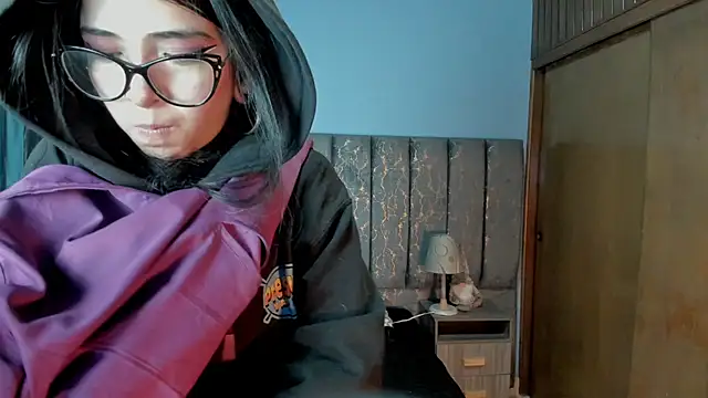 Snapshot of Atenea_Velle chatting on 11/28/25, 01:03 Atenea Velle online show from 11/28/25, 01:03