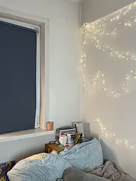 Snapshot of yoyogirlx chatting on 02/07/26, 02:10 yoyogirlx online show from 02/07/26, 02:10