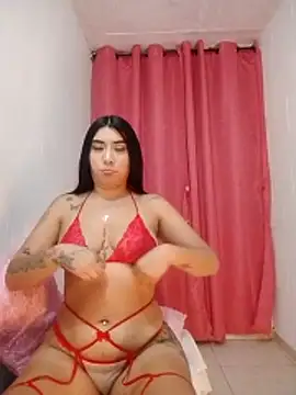 Snapshot of mila_roose_ chatting on 11/12/25, 04:24 mila roose online show from 11/12/25, 04:24