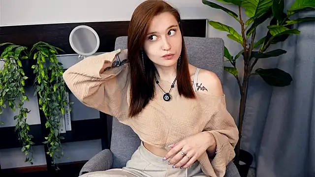 Snapshot of IsaParadiso chatting on 11/12/25, 07:42 IsaParadiso online show from 11/12/25, 07:42