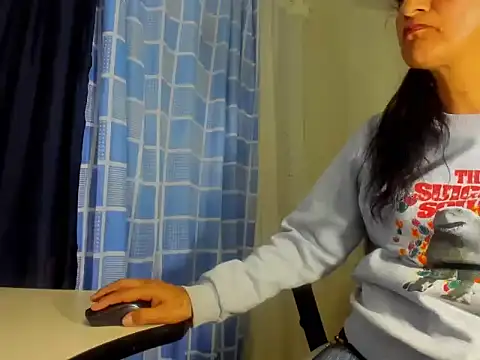 Snapshot of Tiff_Dirty69 chatting on 11/28/25, 05:32 Tiff Dirty69 online show from 11/28/25, 05:32