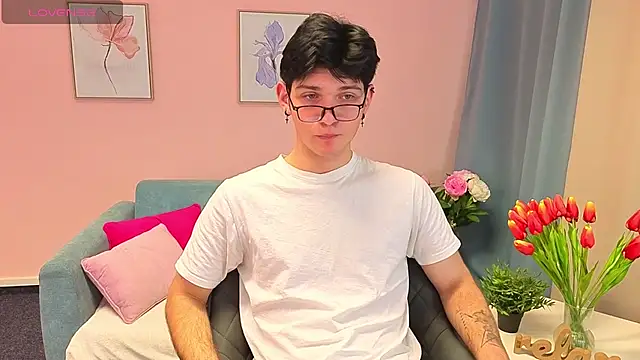 Snapshot of LiamRivers chatting on 11/12/25, 02:06 LiamRivers online show from 11/12/25, 02:06