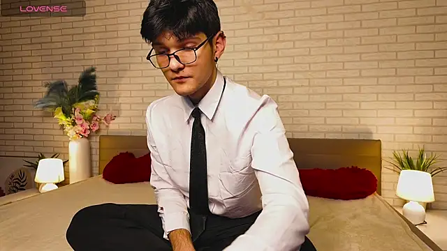 Snapshot of LiamRivers chatting on 11/14/25, 02:05 LiamRivers online show from 11/14/25, 02:05