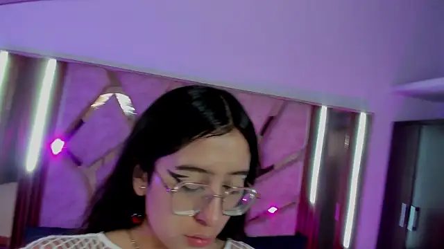 Snapshot of _paula_69 chatting on 12/14/25, 12:43 paula 69 online show from 12/14/25, 12:43