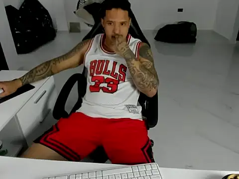 master leather online show from 04/08/26, 03:28