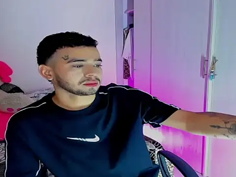 JohnE Medina online show from 11/25/25, 04:40