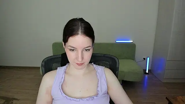 Snapshot of v_crizis324 chatting on 04/30/26, 01:17 v crizis324 online show from 04/30/26, 01:17